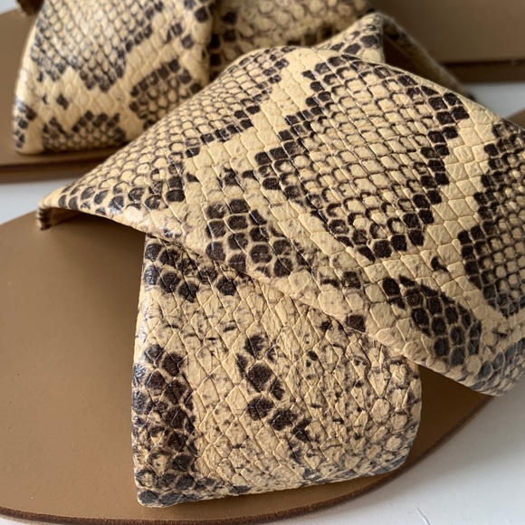 Everlane Nude Snakeskin Print Leather Crossover Sandals - Picture 8 of 10